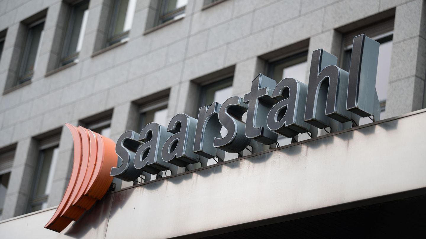 In der Stahlindustrie im Saarland läuft ein Kostensenkungsprojekt. Foto: Oliver Dietze/dpa