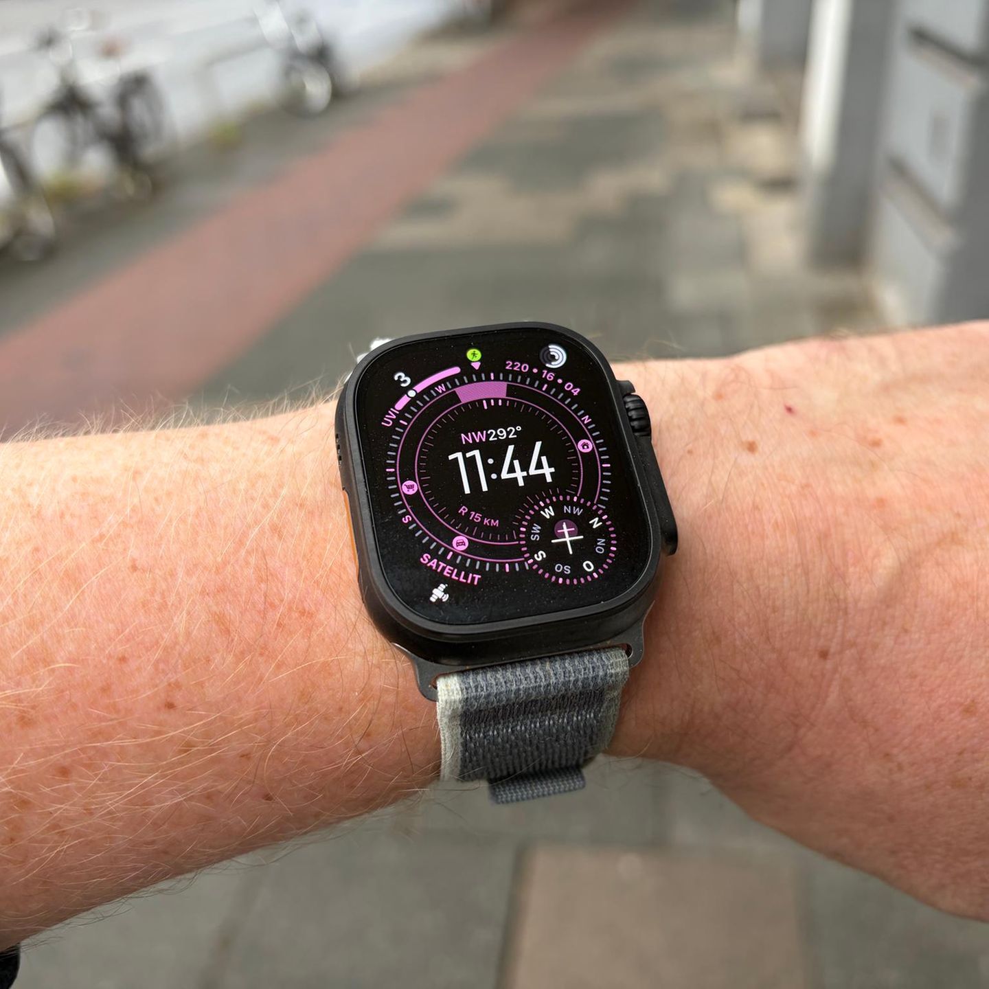 Die Apple Watch Ultra 3 am Handgelenk