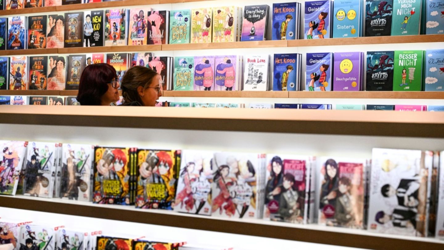 Besucher bei Frankfurter Buchmesse 2024