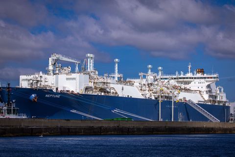 Über die deutschen LNG-Terminals kamen am Montag rund 15 Prozent der deutschen Gasimporte. (Archivbild) Foto: Jens Büttner/dpa