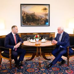 Bundespräsident Steinmeier lehnte im Gespräch mit seinem polnischen Kollegen Nawrocki Reparartionsforderungen erneut ab Foto: Be