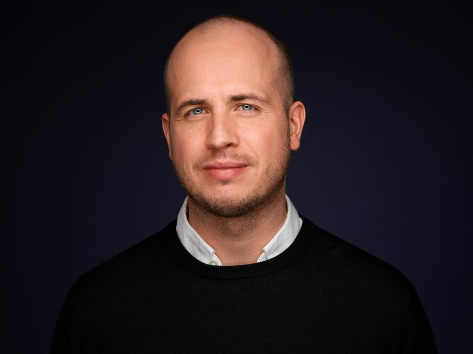 Merlin Lauenburg, 35, wurde im Oktober 2023 Deutschland-Geschäftsführer von Tibber, dem digitalen Ökostrom-Anbieter aus Norwegen, der mit dynamischen Strompreisen handelt. Zuvor arbeitete der Finanzexperte in der Viessmann-Gruppe Merlin Lauenburg, 35, wurde im Oktober 2023 Deutschland-Geschäftsführer von Tibber, dem digitalen Ökostrom-Anbieter aus Norwegen, der mit dynamischen Strompreisen handelt. Zuvor arbeitete der Finanzexperte in der Viessmann-Gruppe
