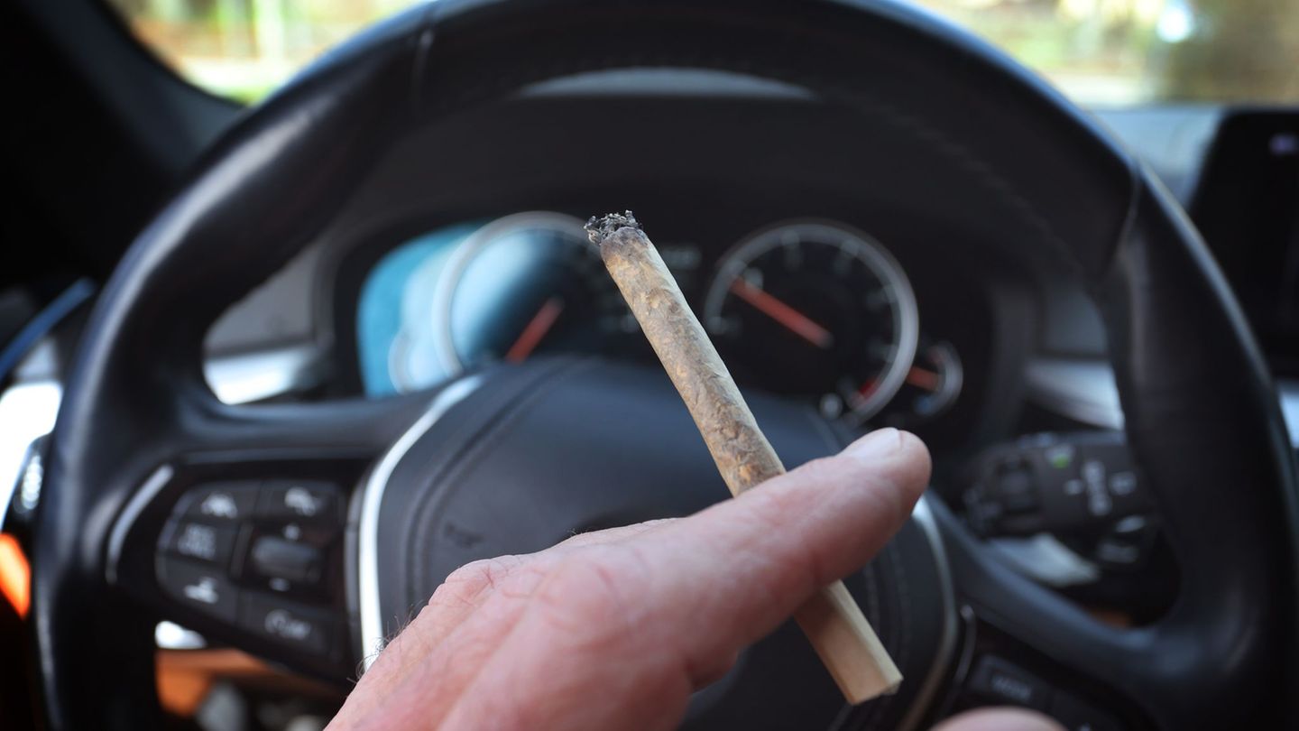 Das brandenburgische Kabinett hat eine Bundesratsinitiative zum Verbot des Mischkonsums von Cannabis und Alkohol im Straßenverke