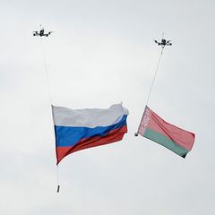 Die russische Armee kooperiert eng mit den Streitkräften von Belarus. Foto: Pavel Bednyakov/AP/dpa