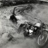 Achtung, Motorrad hat Fahrer verloren. Die Aufnahme von der Motocross-WM am 28. August 1955 im dänischen Randers ist der erste Gewinner des neu geschaffenen Foto-Wettbewerbs