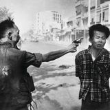 Am 1. Februar 1968 erschießt der südvietnamesische Polizeichef Chief Nguyen Ngoc Loan auf den Straßen von Saigon einen Mann, der Mitglied der nordvietnamesischen Vietcong ist. Sein Name: Nguyen Van Lem. Einen Tag zuvor hat die berühmt-berüchtigte Tet-Offensive der kommunistischen Truppen aus dem Norden begonnen, die die US-Army und das südvietnamesische Regime kalt erwischt und auch das zuvor ruhige Saigon in ein Schlachtfeld verwandelt