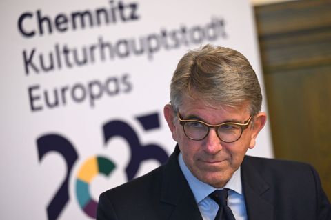 Kulturstaatsminister Wolfram Weimer lobte bei seinem Besuch Europas Kulturhauptstadt 2025 Chemnitz. Foto: Hendrik Schmidt/dpa