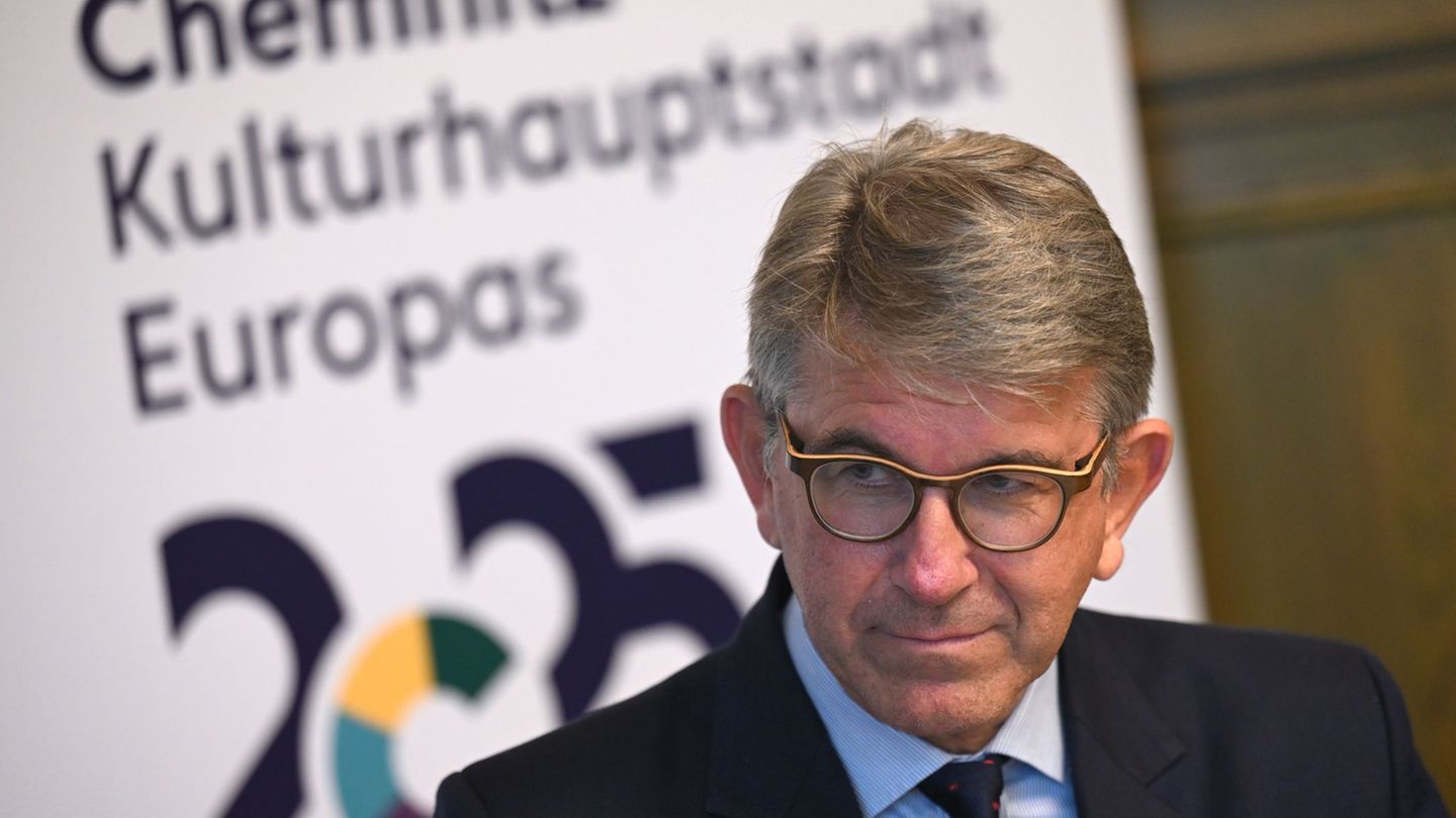 Kulturstaatsminister Wolfram Weimer lobte bei seinem Besuch Europas Kulturhauptstadt 2025 Chemnitz. Foto: Hendrik Schmidt/dpa
