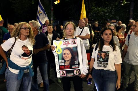 Demonstrierende in Israel fordern ein Ende des Krieges