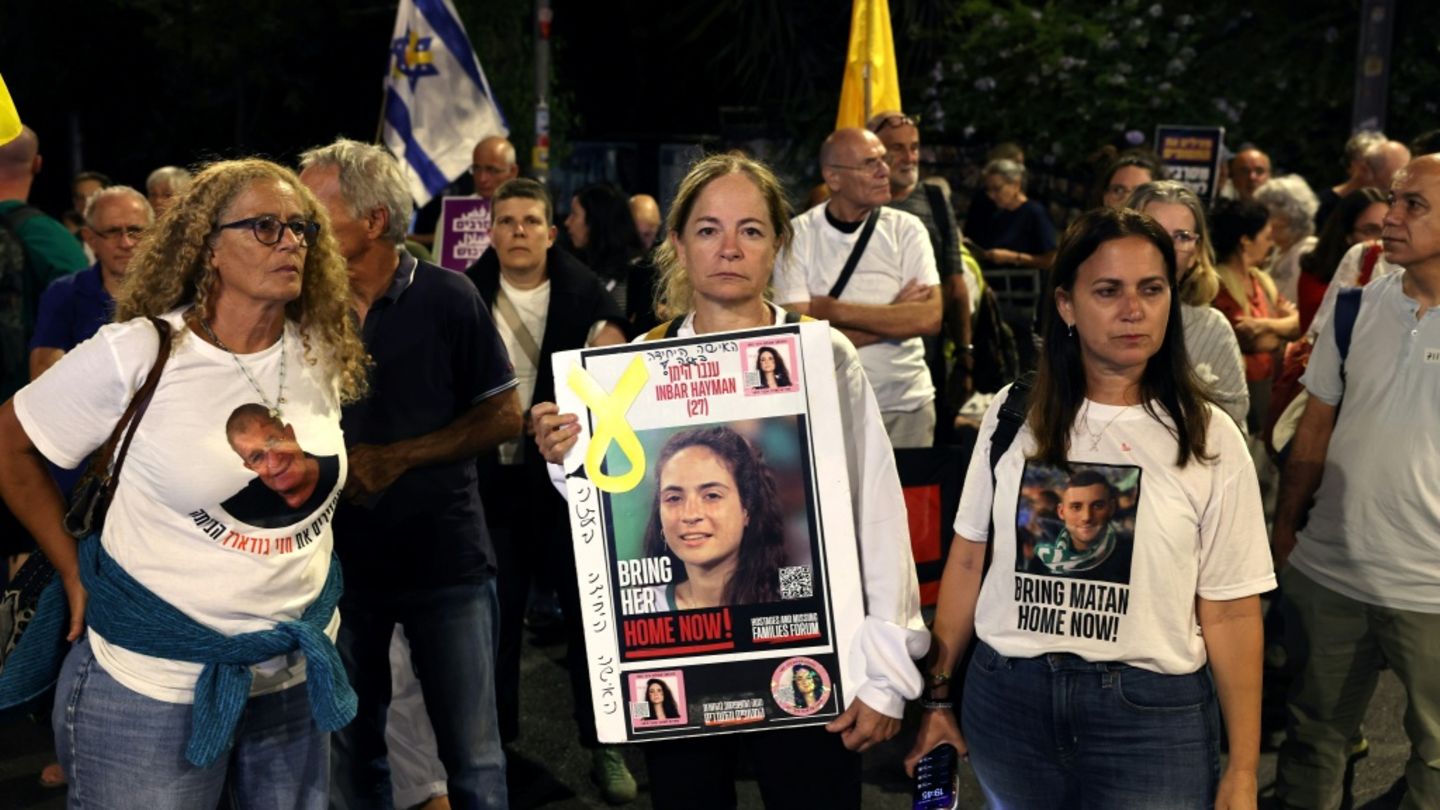 Demonstrierende in Israel fordern ein Ende des Krieges