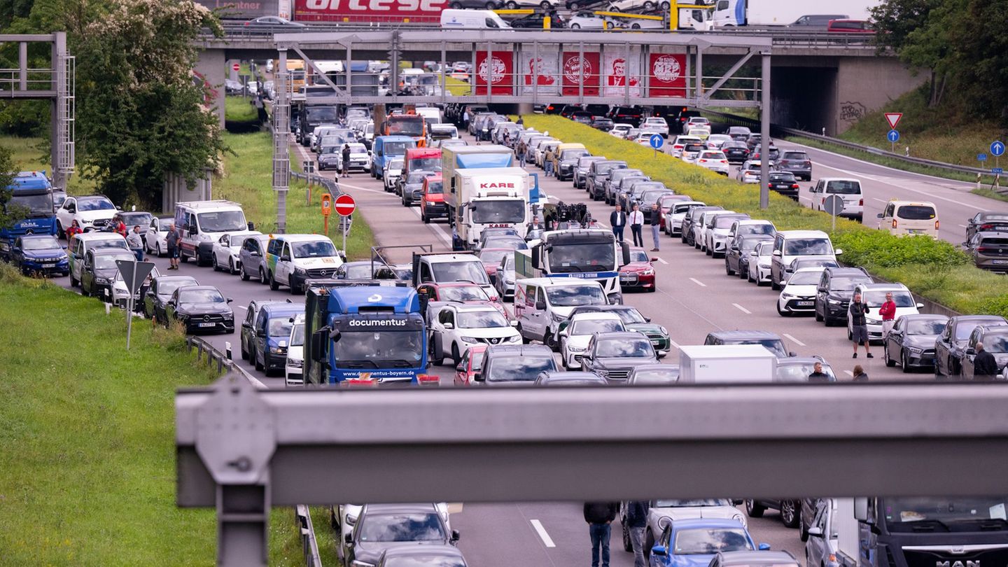 Lange Staus bildeten sich während der bayerischen Sommerferien auch heuer wieder (Symbolbild). Foto: Sven Hoppe/dpa
