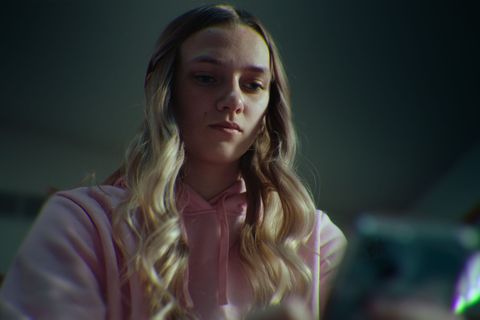 Das Stalking gegen Lauryn nimmt ungeheuerliche Ausmaße an. Foto: Netflix/dpa