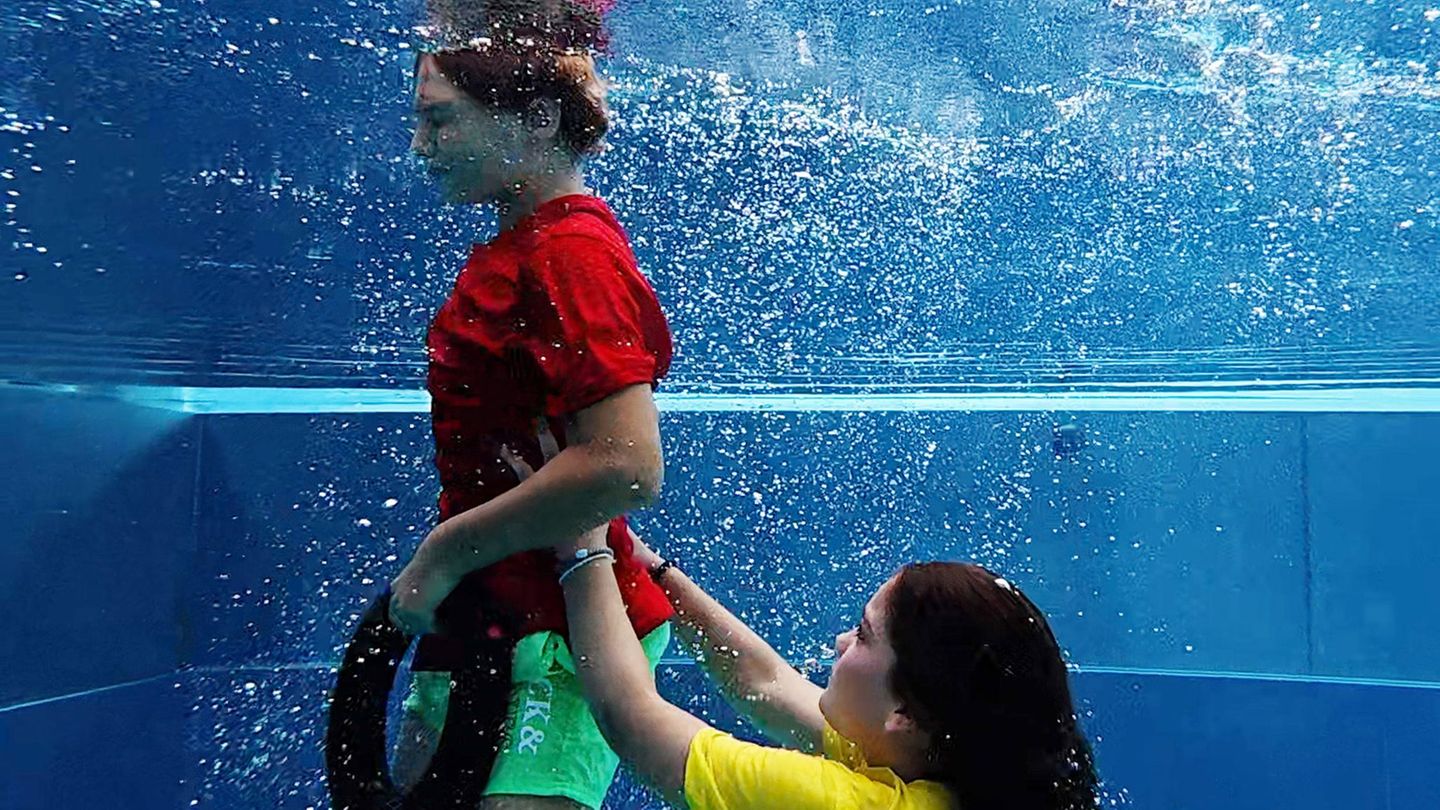 Die Kinder im Freibad reagierten blitzschnell und griffen beherzt zu