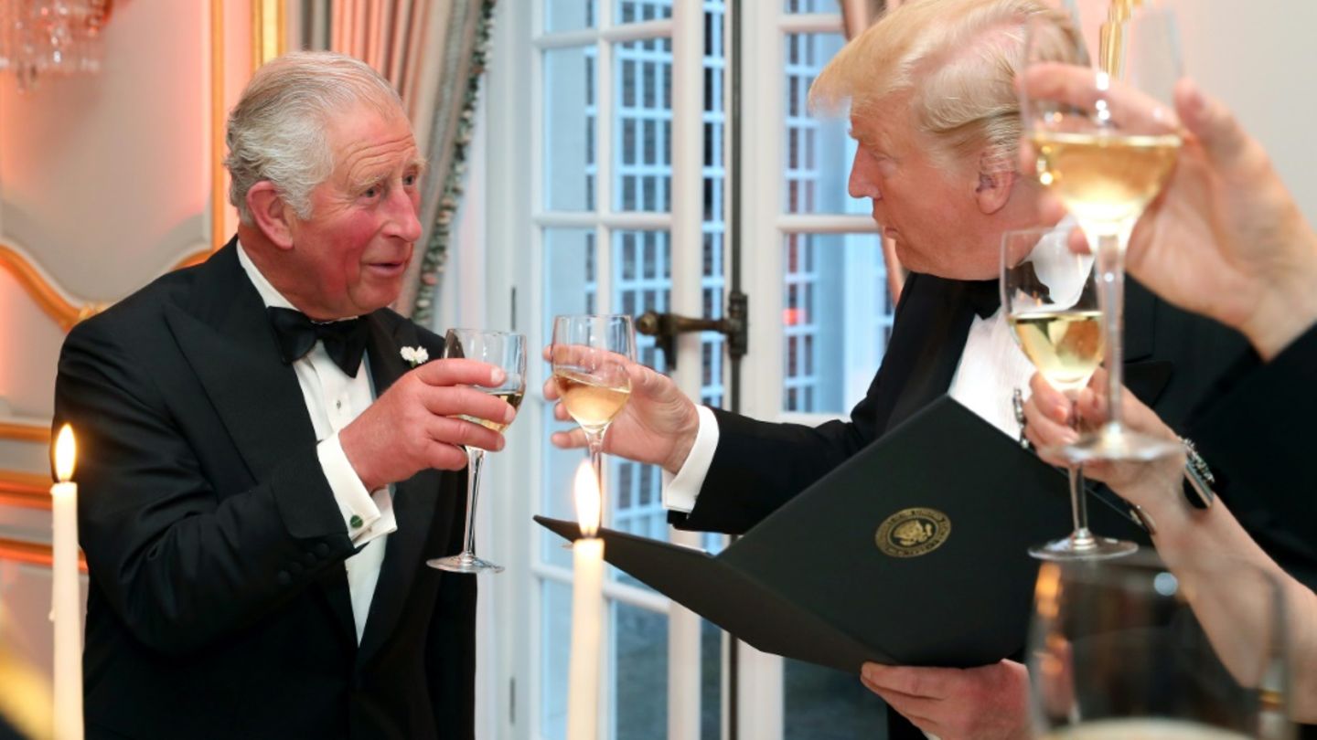 König Charles III. (l.) und Trump