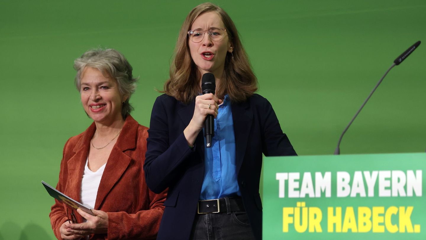 Die Grünen-Landesvorsitzenden Gisela Sengl (l) und Eva Lettenbauer (r) im vergangenen Dezember. Beide wollen im Oktober noch ein