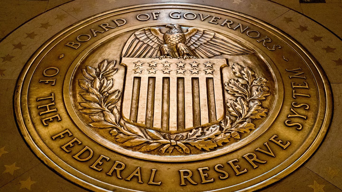 Wird die US-Notenbank Fed erstmals seit Monaten den Leitzins senken? (Archivfoto) Foto: Andrew Harnik/AP/dpa