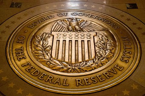 Wird die US-Notenbank Fed erstmals seit Monaten den Leitzins senken? (Archivfoto) Foto: Andrew Harnik/AP/dpa