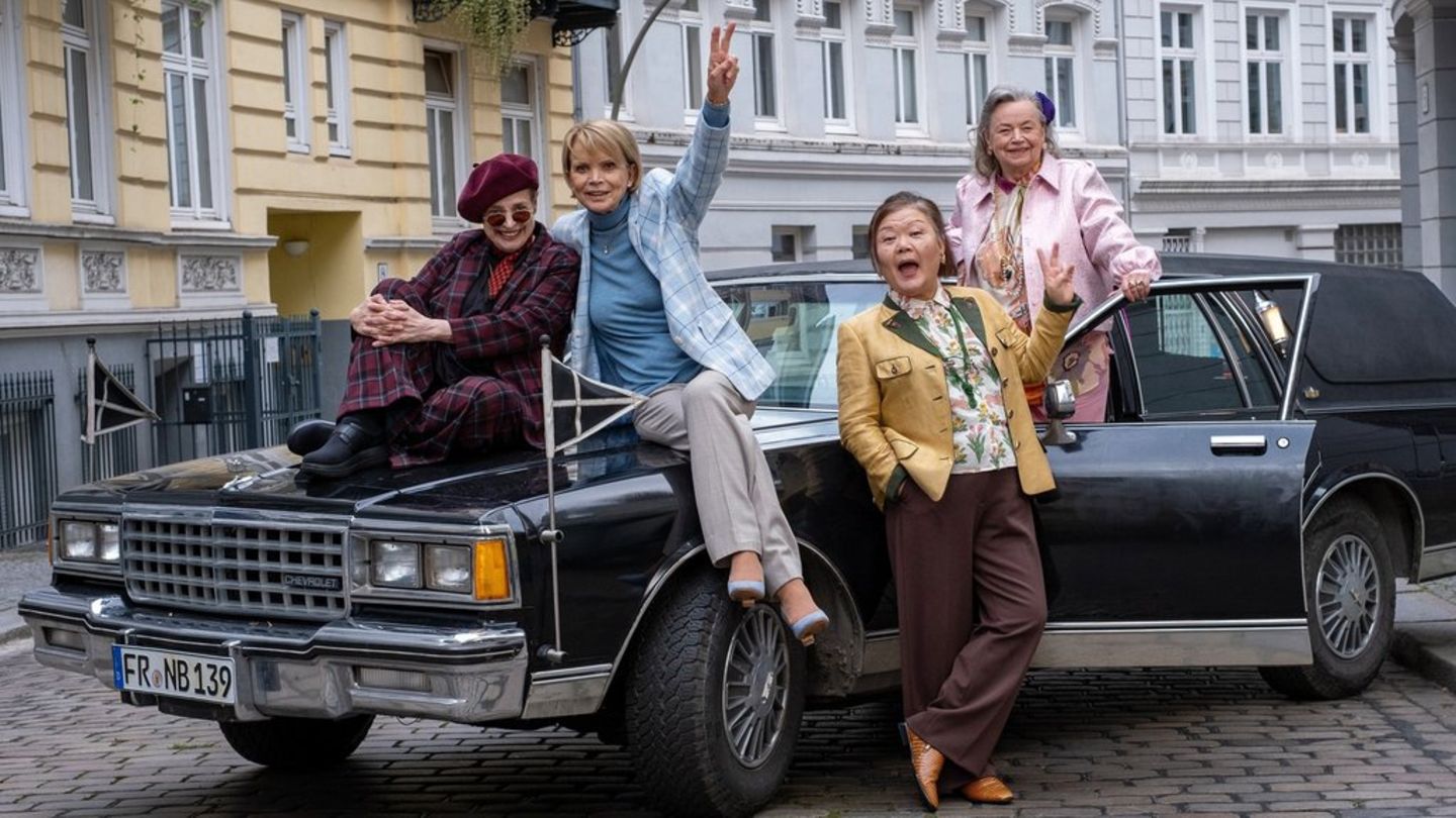 "Wir vier und der Enkeltrick": (v.l.) Helene (Katharina Thalbach), Irene (Uschi Glas), Annemarie (Soogi Kang) und Christel (Ur