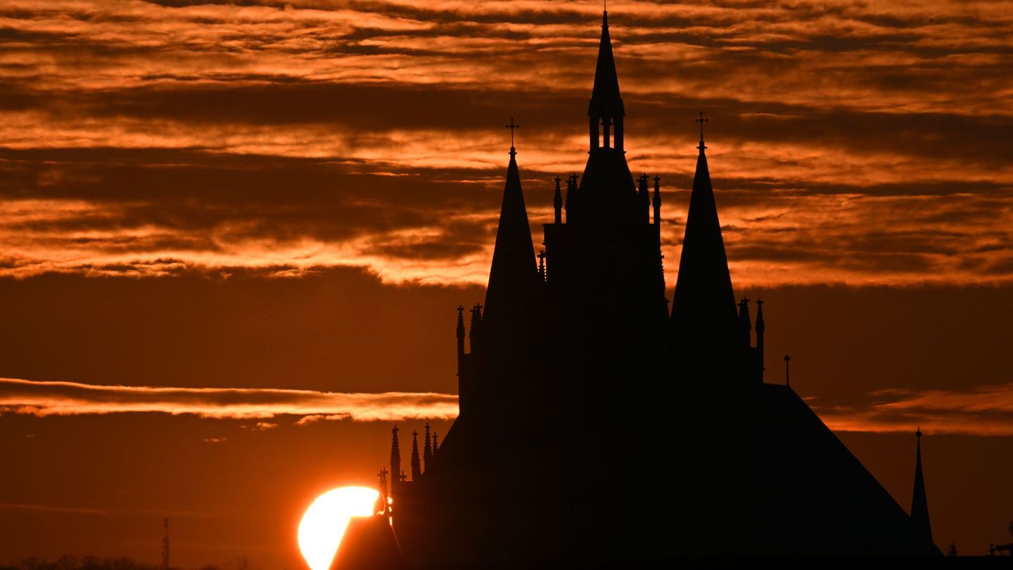 Der Mittwoch wird bewölkt in Thüringen, aber das Wetter schwenkt bald um. (Symbolbild) Foto: Martin Schutt/dpa