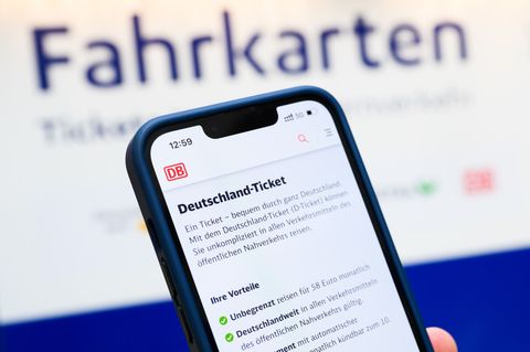 Brandenburgs Verkehrsminister will Preisstabilität beim D-Ticket. Foto: Julian Stratenschulte/dpa