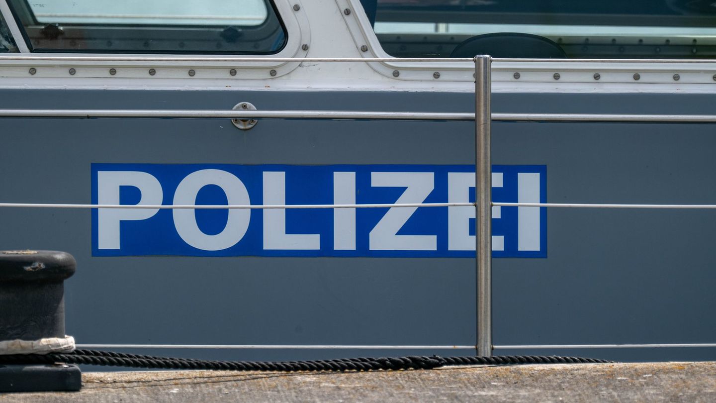 Die Weiterfahrt wurde dem Kabinenschiff zunächst untersagt. (Symbolbild) Foto: Stefan Sauer/dpa