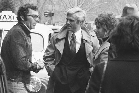 Robert Redford und Barbra Streisand beim Dreh des Kinoklassikers "So wie wir waren". Foto: Marty Lederhandler/AP/dpa