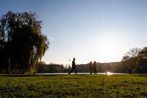 Der stürmische Herbstanfang weicht sonnigerem Wetter gegen Ende der Woche. (Symbolbild) Foto: Frank Molter/dpa
