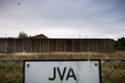 Blick auf die Justizvollzugsanstalt Sehnde in der Region Hannover. Foto: Moritz Frankenberg/dpa
