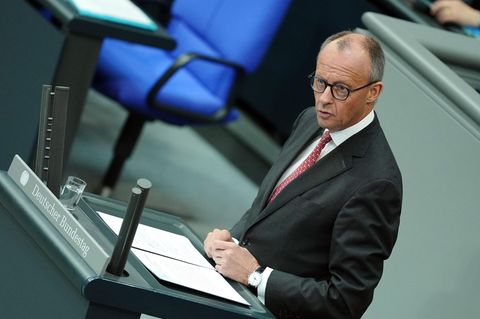 Kanzler Friedrich Merz (CDU) in der Generalaussprache über den Haushalt im Bundestag. Foto: Kay Nietfeld/dpa