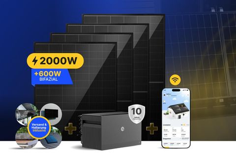 Das Balkonkraftwerk-Set von Solakon kommt mit vier Solarmodulen und Speicher – und zum Sonderpreis.