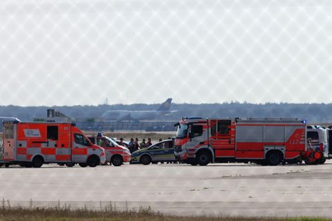 Polizei und Feuerwehr im Einsatz am Flughafen Frankfurt