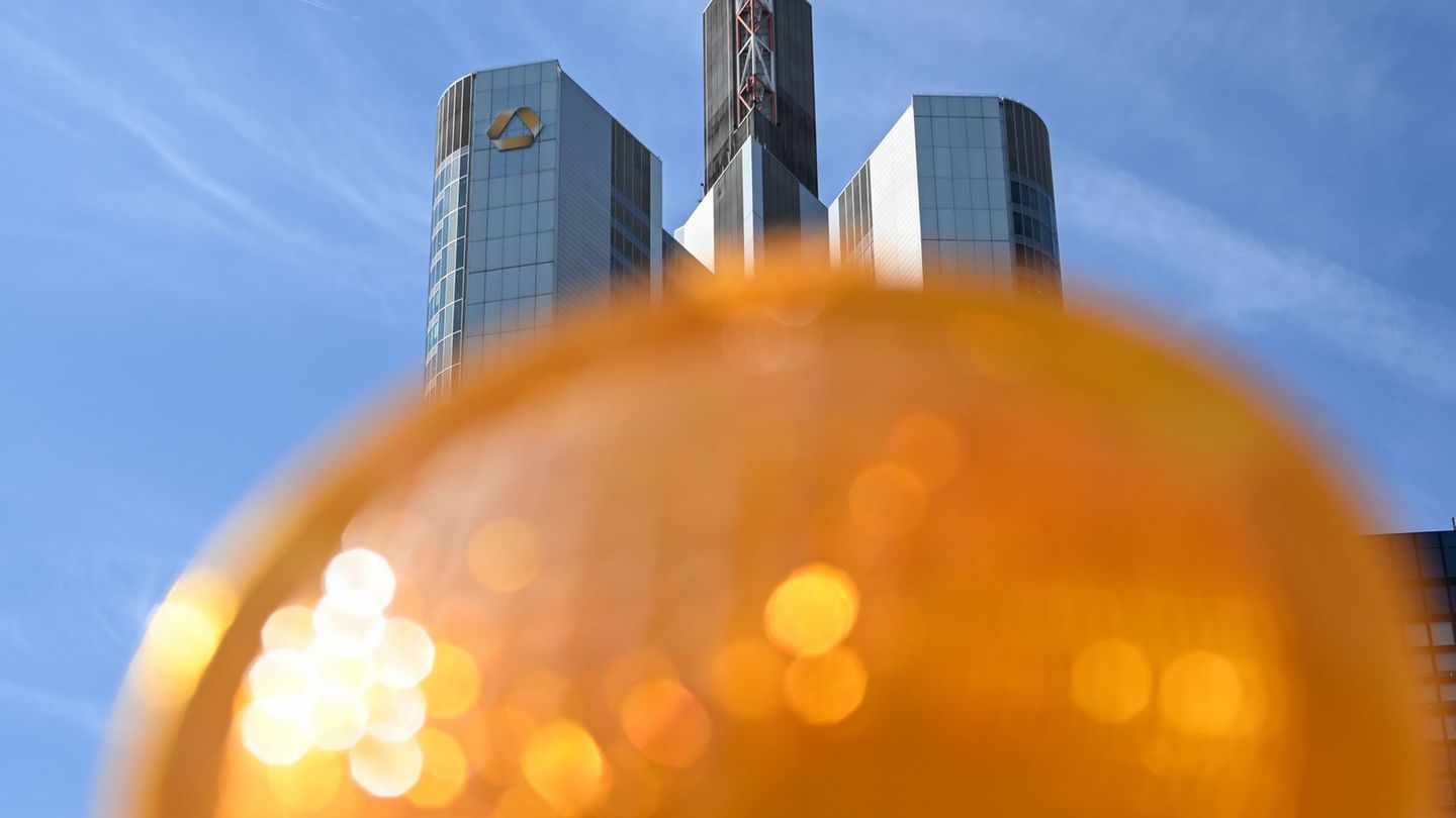 Im Visier der Italiener: Deutschlands zweitgrößte Privatkundenbank. (Archivbild) Foto: Arne Dedert/dpa