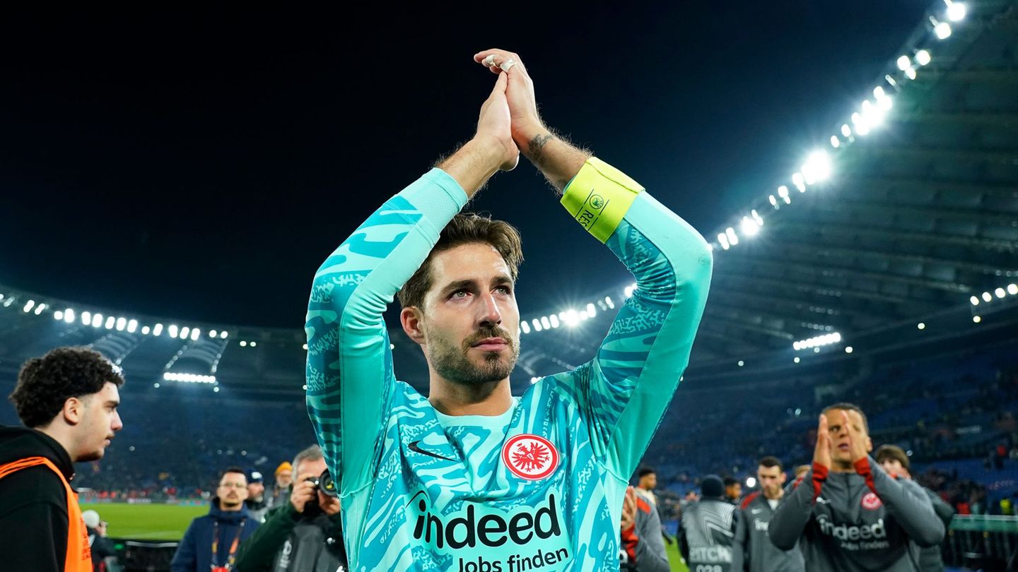 Kevin Trapp wird von Eintracht Frankfurt vor dem Champions-League-Spiel gegen Galatasaray Istanbul feierlich verabschiedet. Foto