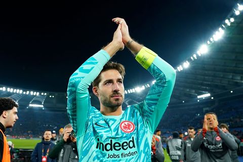 Kevin Trapp wird von Eintracht Frankfurt vor dem Champions-League-Spiel gegen Galatasaray Istanbul feierlich verabschiedet. Foto
