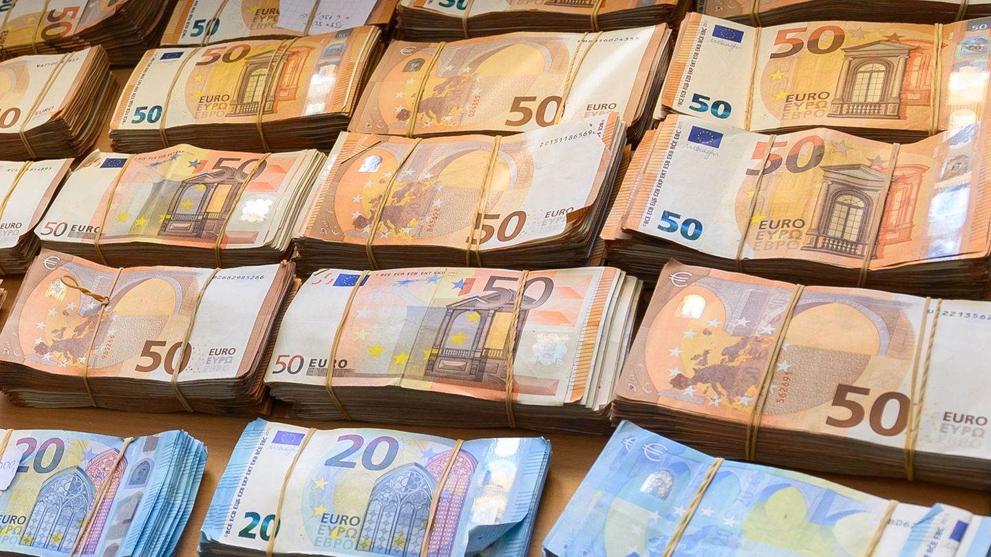 Hessens Kassen leeren sich - Schwarz-Rot will noch 2025 die geplante Lockerung der Schuldenbremse nutzen. (Symbolbild) Foto: Sil