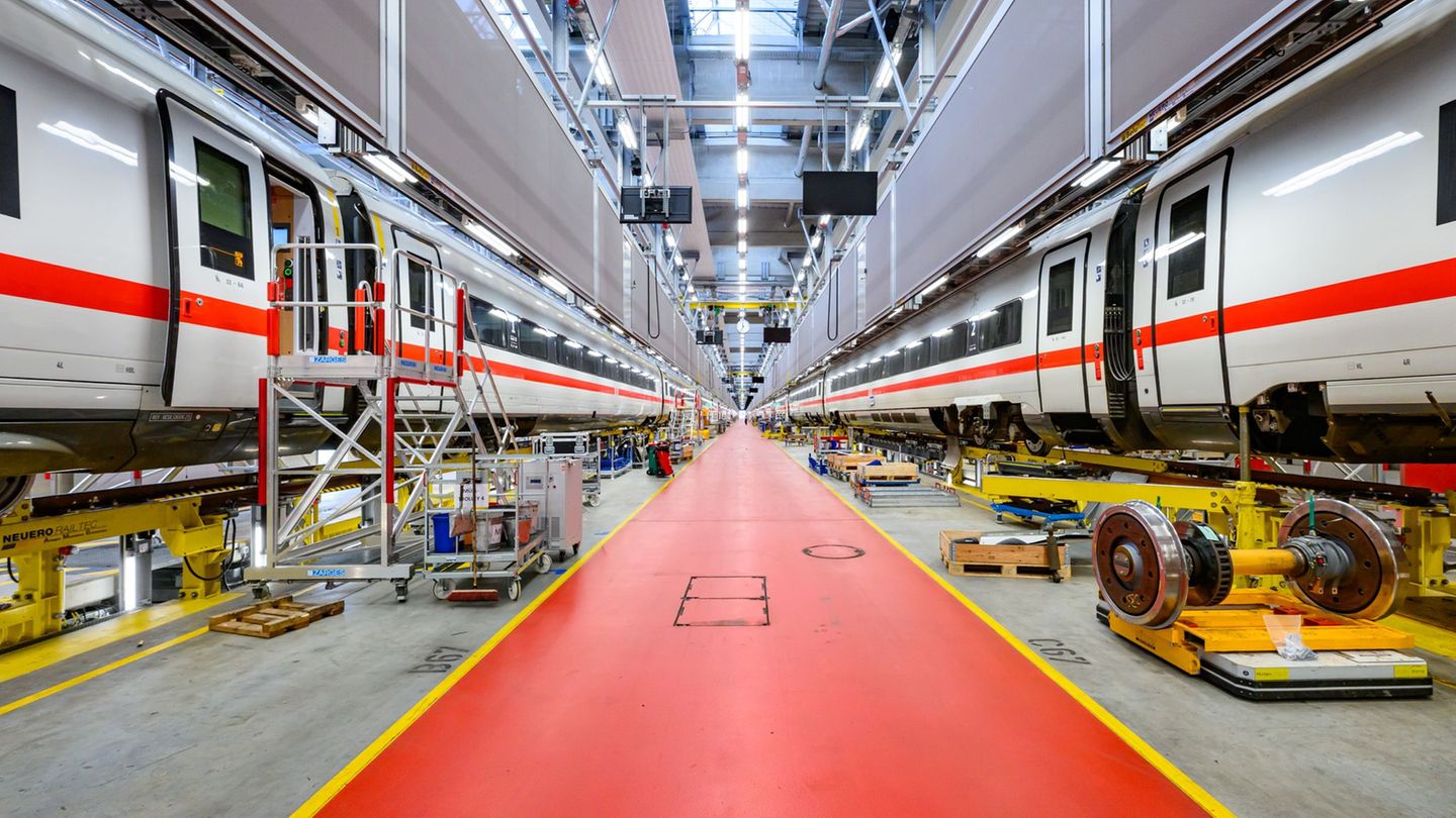 Die Deutsche Bahn betreibt in Cottbus ein Instandhaltungswerk für ICE. (Archivbild) Foto: Patrick Pleul/dpa