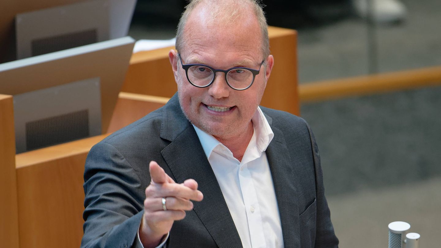 SPD-Oppositionsführer Jochen Ott setzt in der Haushaltsdebatte des nordrhein-westfälischen Landtags zum Rundumschlag gegen Schwa