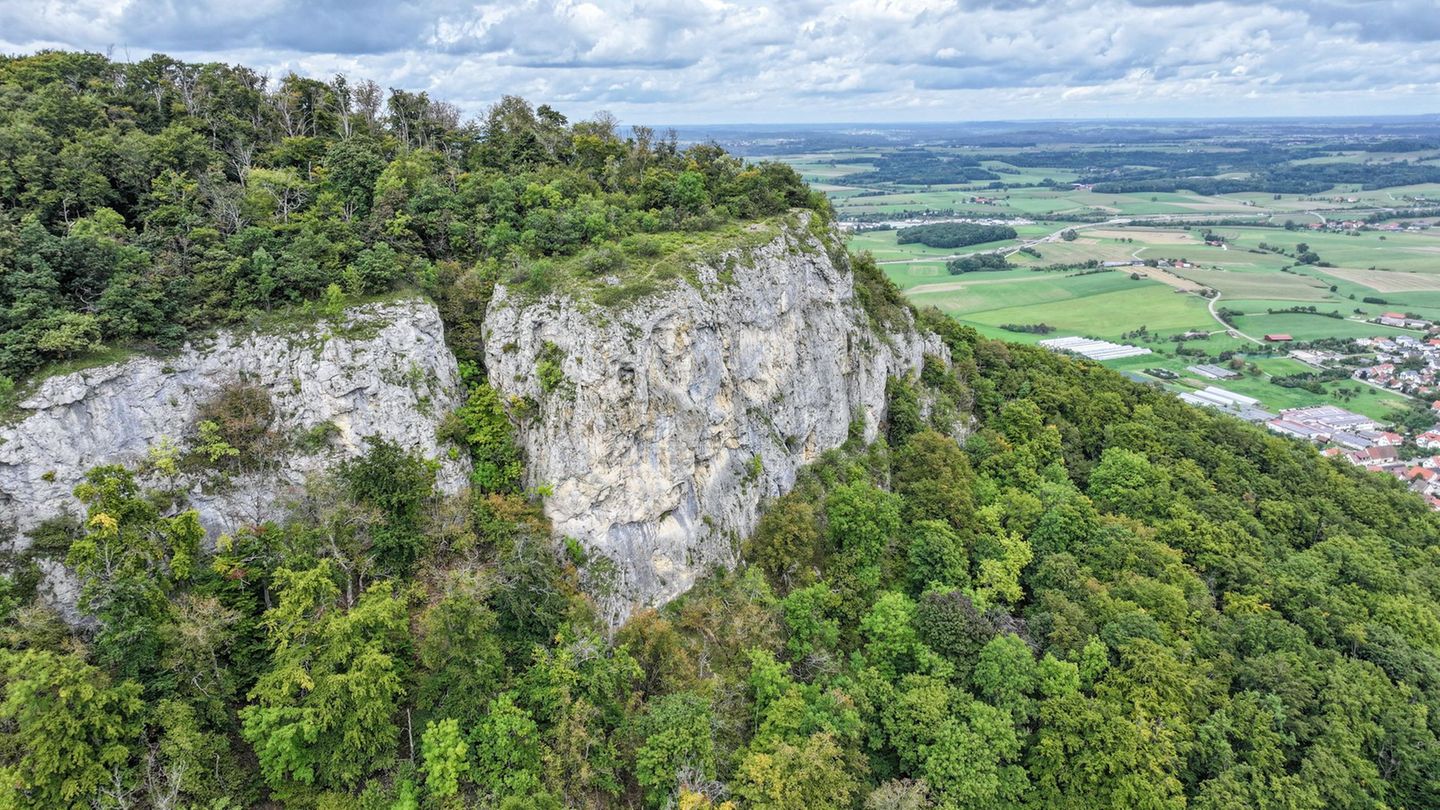 Der Rosenstein ist ein bei Ausflüglern beliebter Berg auf der Ostalb. Foto: Jason Tschepljakow/dpa
