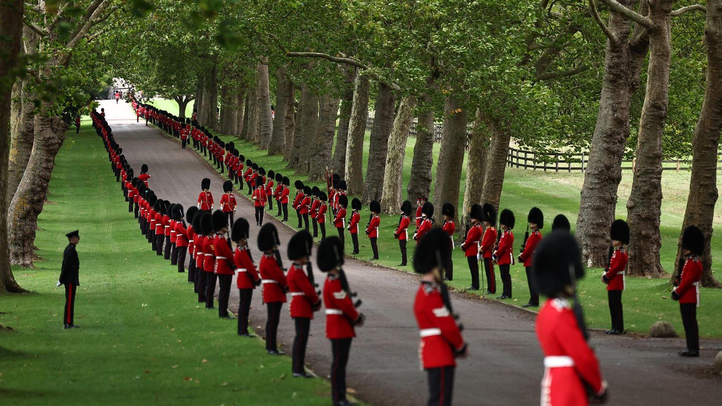 Windsor, Großbritannien. Die Königliche Garde nimmt vor der Ankunft des US-Präsidenten am Windsor Castle Haltung an. Es ist der zweite Staatsbesuch von Donald Trump in Großbritannien