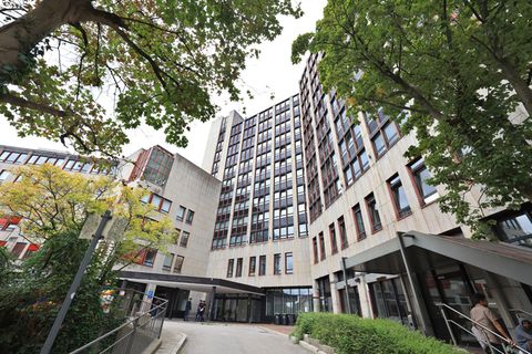 Auf elf Stockwerken sollen im neuen Anker-Zentrum in München künftig bis zu 900 Menschen untergebracht werden. Foto: Karl-Josef