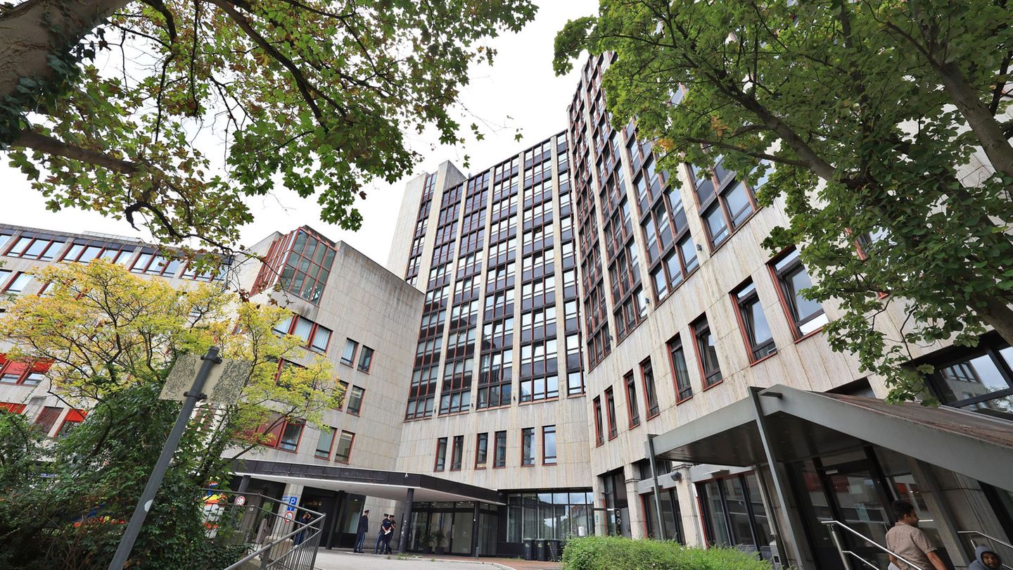 Auf elf Stockwerken sollen im neuen Anker-Zentrum in München künftig bis zu 900 Menschen untergebracht werden. Foto: Karl-Josef