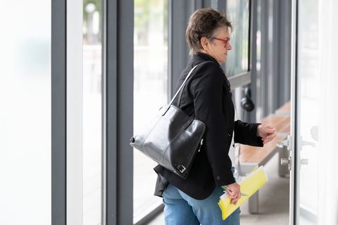 Sabine Zimmermann (BSW) will sich nach schwerer Krankheit aus der Politik zurückziehen. Foto: Sebastian Kahnert/dpa