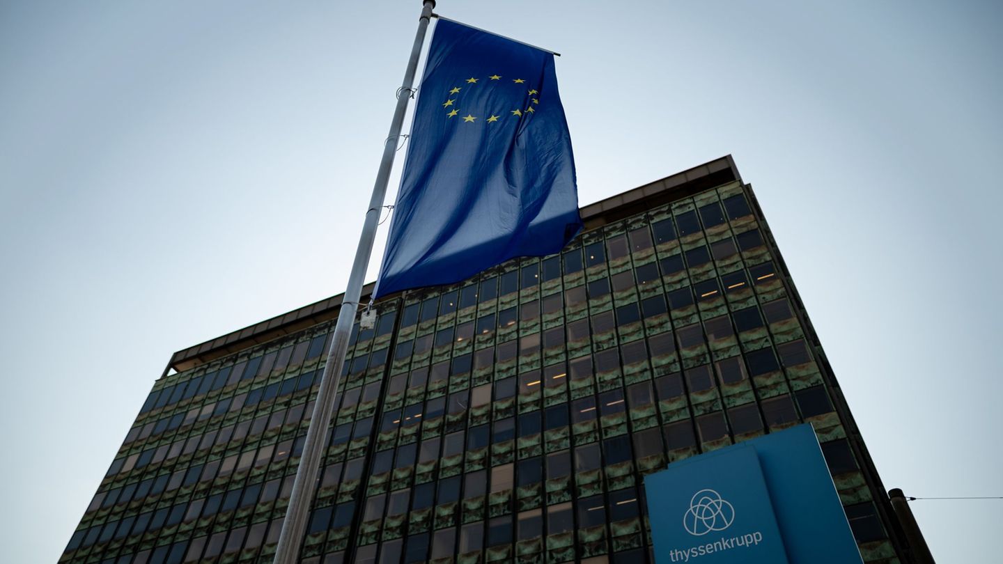 Weht vor der Steel-Zentrale in Duisburg bald auch eine indische Flagge? Der indische Stahlhersteller Jindal Steel hat jedenfalls