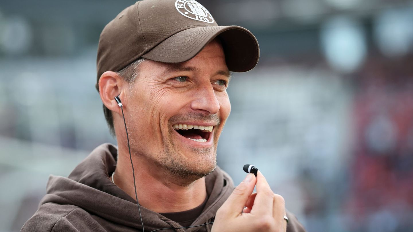 Kommt als Gast in seine Heimat: FC St. Paulis Trainer Alexander Blessin. Foto: Christian Charisius/dpa