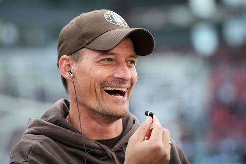Kommt als Gast in seine Heimat: FC St. Paulis Trainer Alexander Blessin. Foto: Christian Charisius/dpa