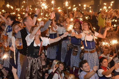 Oktoberfest: Kehraus mit Wunderkerzen im Hofbräu-Zelt