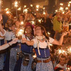 Oktoberfest: Kehraus mit Wunderkerzen im Hofbräu-Zelt