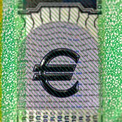 Ein Euroschein in Nahaufnahme (Symbolbild Tagesgeld)