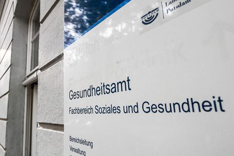 Das Gesundheitsamt in Potsdam behandelt nach dem Tod eines Siebenjährigen an Meningokokken andere Kinder und Kontaktpersonen. (A
