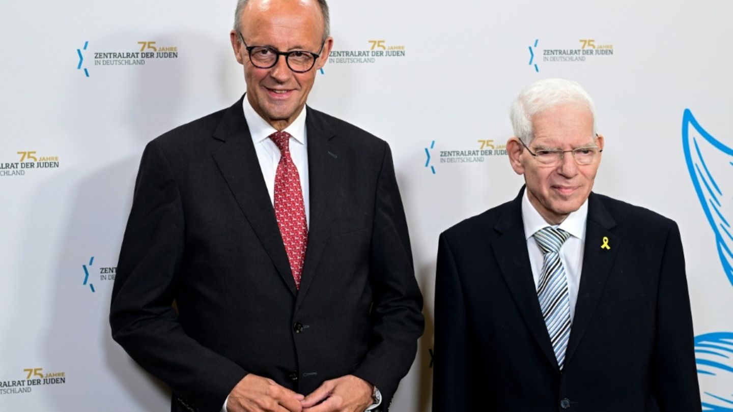 Schuster (r.) bei Jubiläumsempfang mit Kanzler Merz